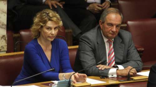 Το παιχνιδάκι του Καραμανλή με την Παπακώστα μέσω Αντώναρου