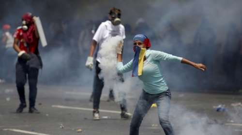 Τρεις νεκροί στη &quot;μητέρα των διαδηλώσεων&quot; στη Βενεζουέλα (ΦΩΤΟ)