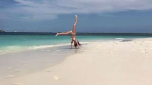 Η Αθηνά Οικονομάκου δείχνει το ταλέντο της στα... ακροβατικά [Βίντεο]