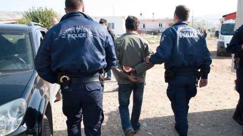 Εξαρθρώθηκε συμμορία «φόβος & τρόμος» για πεζούς και οδηγούς στις Αχαρνές