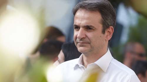 Ο Μητσοτάκης κατηγορεί τον Τσίπρα για «μπαγιάτικο τσαβισμό»