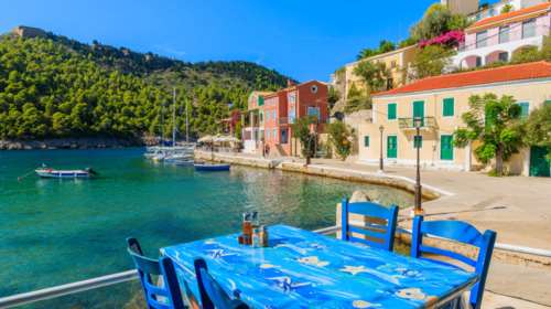 Μαγικές εικόνες ενός παραμυθένιου χωριού στην Ελλάδα