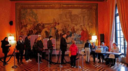 Τι προβλέπουν οι δημοσκοπήσεις για τον β' γύρο