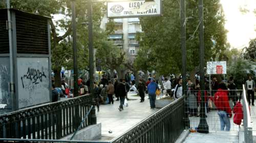 Αγριες συμπλοκές αλλοδαπών στην πλατεία Βικτωρίας