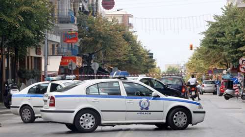 Eισβολή κουκουλοφόρων στα γραφεία της Καθημερινής στη Θεσσαλονίκη