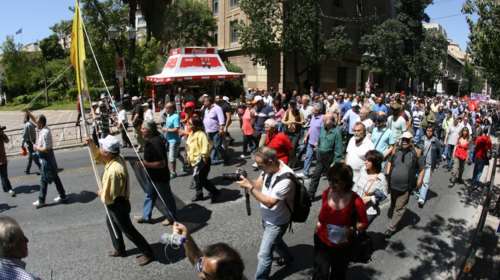 Με νόμο πλέον υποχρεωτική αργία η Πρωτομαγιά