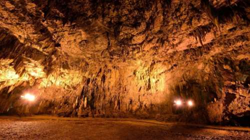 Το επικό σπήλαιο της Κεφαλονιάς που εκθειάζουν τα ιταλικά ΜΜΕ (φωτό)