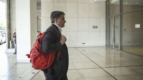 Τρέχουν για συμφωνία ως την Πρωτομαγιά - 4 κείμενα στο τραπέζι