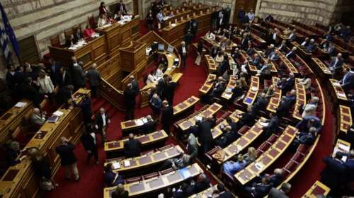 Εξαφανίστηκαν 10 βουλευτές στην ψηφοφορία για την «ντροπολογία» στη Βουλή