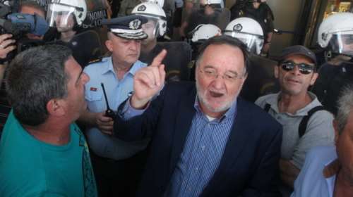 «Ντου» στο Χίλτον από ΛΑΕ και Λαφαζάνη- «τείχος» από τα ΜΑΤ