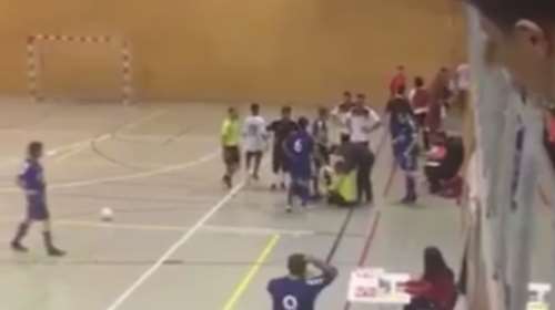 Δεξί... κροσέ σε διαιτητή αγώνα σάλας στην Ισπανία -  βίντεο