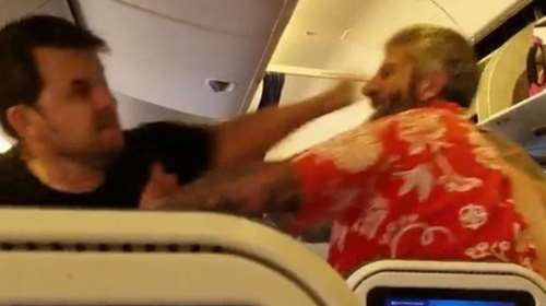 Βίντεο: Άγριο ξύλο ανάμεσα σε δυο επιβάτες αεροπλάνου
