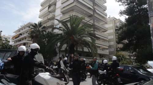 Βρήκαν τα στοιχεία του ληστή που κρυβόταν στη ...ντουλάπα