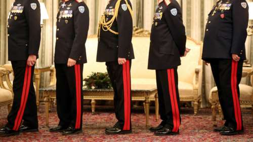 Χαράτσι 2.000 ευρώ στους στρατιωτικούς