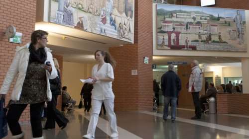 Γιατί οι  Έλληνες πηγαίνουμε στους γιατρούς στο ..."και πέντε"