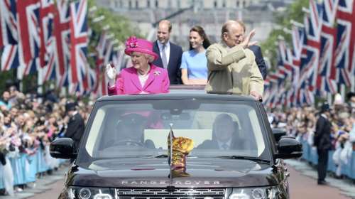 Τι αλλάζει στο παλάτι η παραίτηση του Φιλίππου - Ποιοι θα... ζοριστούν;