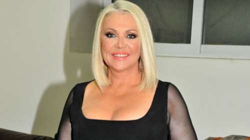 Κι όμως είναι η Ρούλα. Δεν θα το πιστέψετε πως αδυνάτισε!