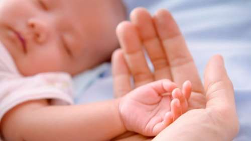 Ρόδος: Εγκατέλειψαν βρέφος λίγων ωρών σε τηλεφωνικό θάλαμο