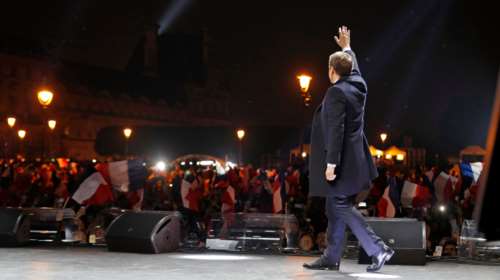 Πώς φτάσαμε στη θριαμβευτική νίκη του Μακρόν έναντι της Λεπέν