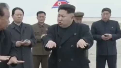 Μαθήματα αεροπλοΐας από τον Κιμ Γιονγκ Ουν – Δειτε το βίντεο