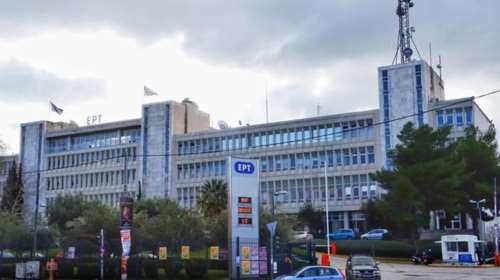 &quot;Χαρτοπόλεμος&quot; ΝΔ-ΕΡΤ για το σχόλιο δημοσιογράφου για Μακρόν