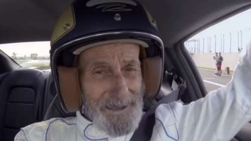 Δείτε πως αντιδρούν ηλικιωμένοι πίσω από το τιμόνι του Nissan GT-R