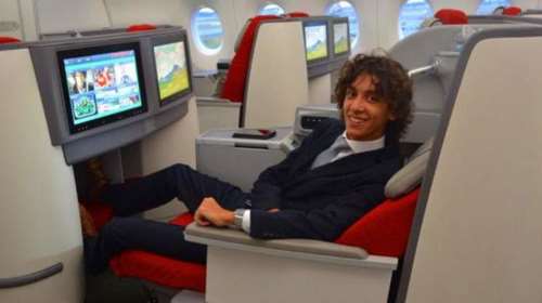 Ο 20χρονος Ελληνας που βγάζει εκατομμύρια δοκιμάζοντας...αεροπλάνα -φωτό