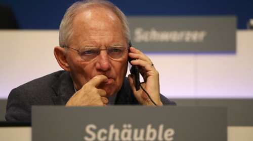 Ο Σόιμπλε στήνει και...γκρεμίζει γέφυρες με τον Εμ.Μακρόν