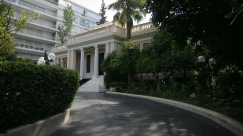 Το Μαξίμου κατηγορεί τη ΝΔ και τα ...ΜΜΕ για τα νέα μέτρα 5 δισ. ευρώ