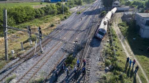 Τα σενάρια για την τραγωδία με τον εκτροχιασμό του τρένου