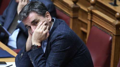 Η «μοναξιά» του Τσακαλώτου  στο σφυροκόπημα για τα μέτρα