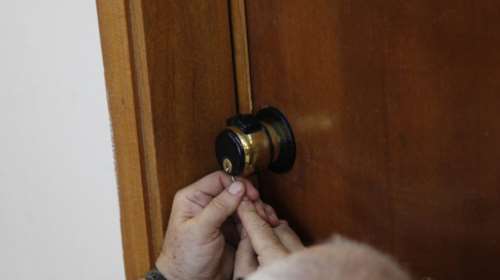 Από μικρός στα βάσανα: Εξάχρονος ακολουθεί τους γονείς του... σε διαρρήξεις