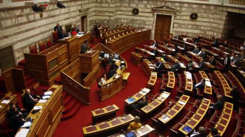 Ψηφίζεται σήμερα το πολυνομοσχέδιο - σύγκρουση πολιτικών αρχηγών [live]