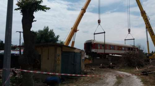 Άδενδρο: Απομακρύνθηκε και το τρίτο βαγόνι του μοιραίου τρένου