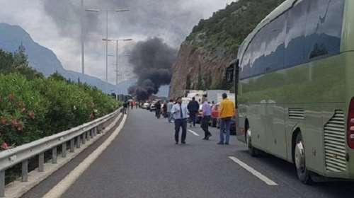 Καραμπόλα στην εθνική Κορίνθου-Τρίπολης-Καλαμάτας (ΦΩΤΟ)