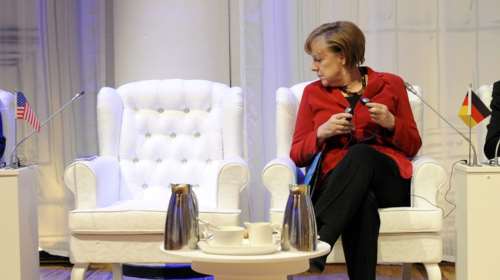 Καλπάζει η Μέρκελ και σε ποσοστά και σε δημοφιλία: θύματα Σούλτς -Σόιμπλε