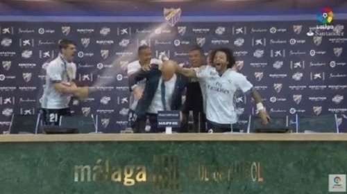 Μπουγέλωσαν τον Ζιζού κι αυτός συνέχισε τις δηλώσεις