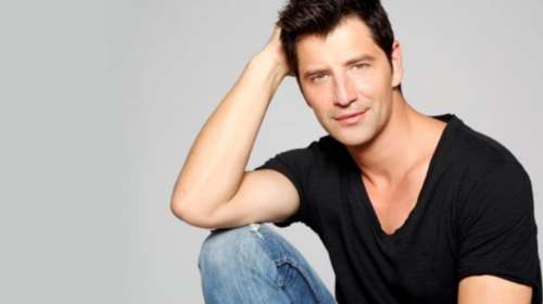 Ο Σάκης Ρουβάς στην «έδρα» του Survivor 15 χρόνια πριν - η φωτο που ανέβασε