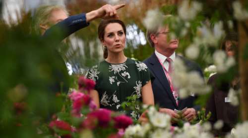 Η Κέιτ Μίντλετον με floral print στην πρώτη εμφάνιση μετά τον γάμο της Πίπα