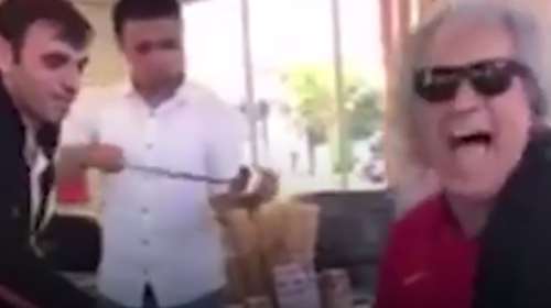 Ένας Τούρκος παγωτατζής στην Πόλη &quot;χάζεψε&quot; τον Τσουκαλά (ΒΙΝΤΕΟ)