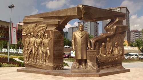 Βανδάλισαν μνημείο με τον Αρχιεπίσκοπο Μακάριο