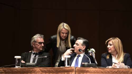 Πλήθος κόσμου στην παρουσίαση του βιβλίου της Μ. Αποστολάκη - φωτό -