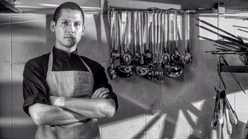 Ο γοητευτικός κριτής του Master Chef παίζει πιάνο στην κόρη του [Βίντεο]