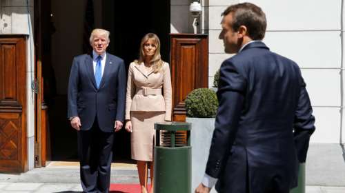 Δύο διαφορετικοί κόσμοι: Όταν ο Μακρόν συνάντησε τον Τραμπ