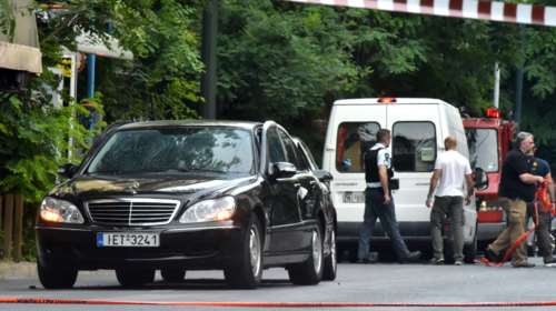 Σύσσωμη η πολιτική ηγεσία καταδικάζει την επίθεση στον Λουκά Παπαδήμο