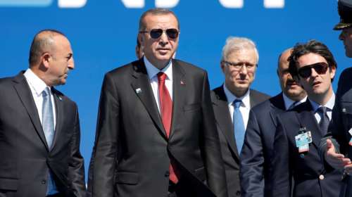 Νέο θρίλερ με Ερντογάν: Υποβασταζόμενος στην σύνοδο του ΝΑΤΟ - Βίντεο