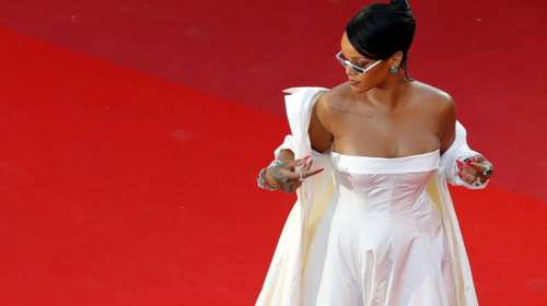 Εγκυος η Ριάνα; Οι φωτογραφίες της σταρ που «γέννησαν» υποψίες