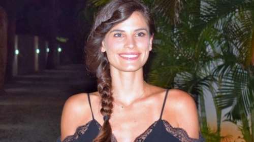 Η Χριστίνα Μπόμπα αντέγραψε τη Λάουρα Νάργες: Δείτε το νέο look της