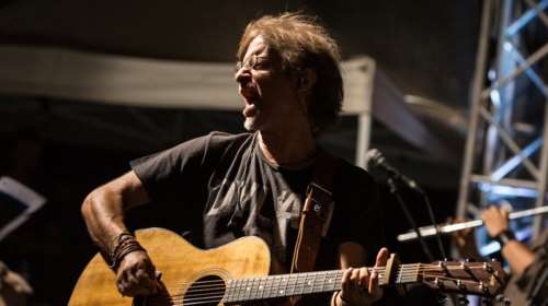 Ο Μίλτος Πασχαλίδης ξεκινά την καλοκαιρινή περιοδεία του στο θέατρο Βράχων