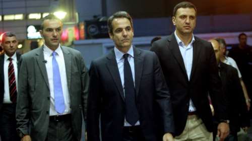 Επίσκεψη Μητσοτάκη στον Λουκά Παπαδήμο